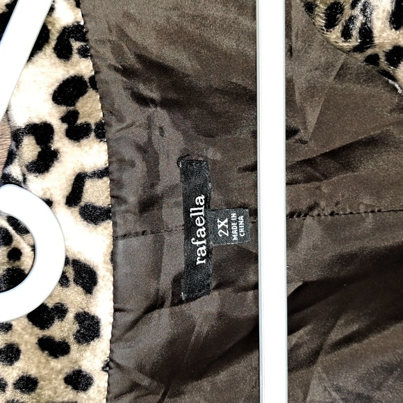 Rafaella 2X leopard print velour jacket brown/black - Picture 2 of 5